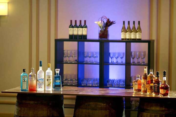 Lounge 77 of 117